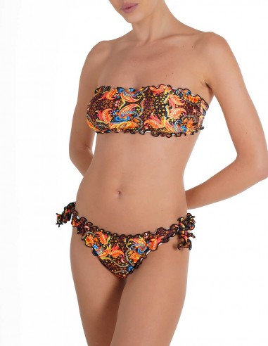 Bikini fascia frou frou con slip o brasiliana con fiocchi | Fuego sfondo nero